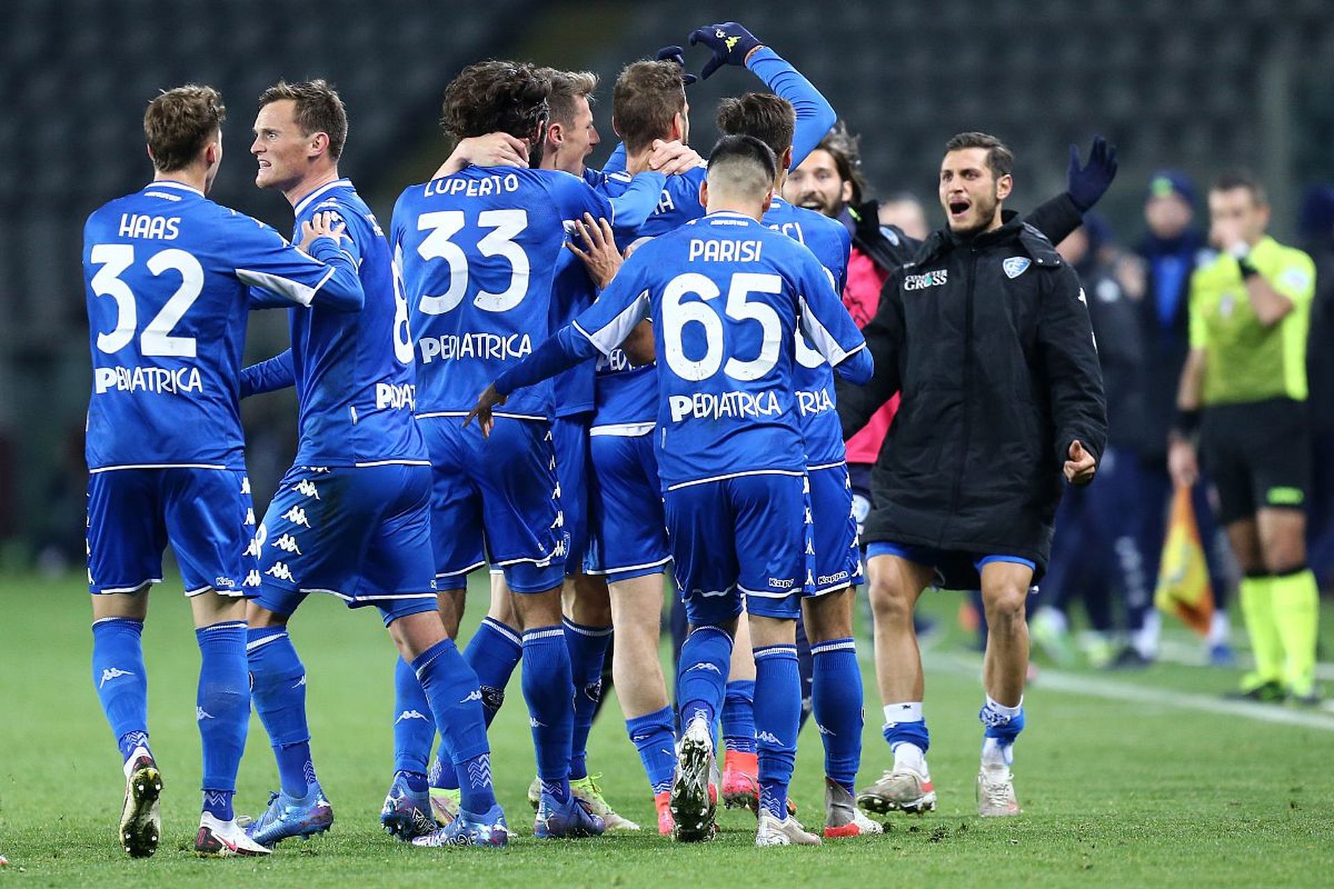 足球传奇马拉多纳死亡案开庭 7名医生被控过失杀人央视新闻客户端.