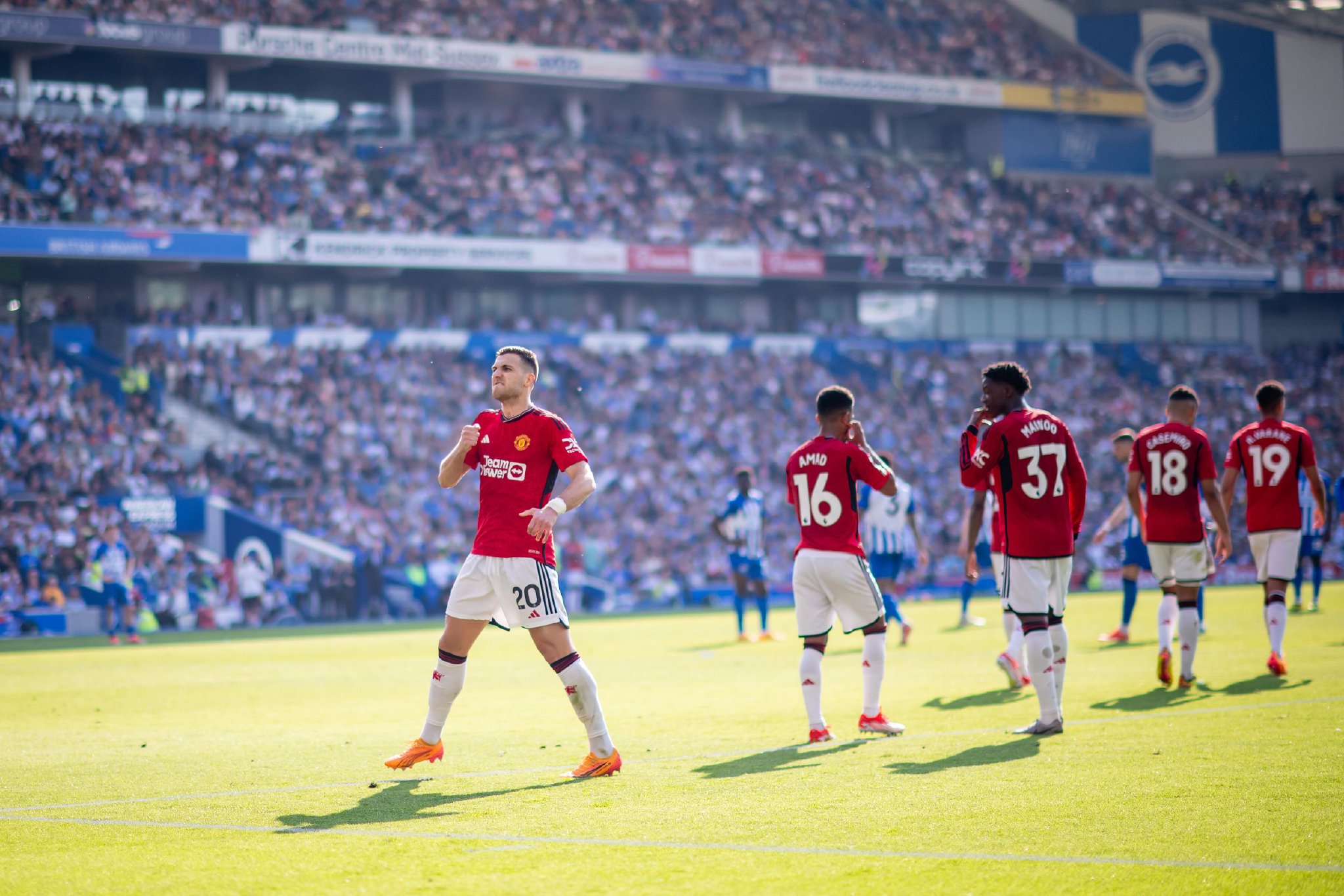 开拓者VS魔术裁判报告：出现1次漏判 小卡特防守三秒违例（开拓者战魔术裁判报告：仅一次漏判，小卡特防守三秒违例）